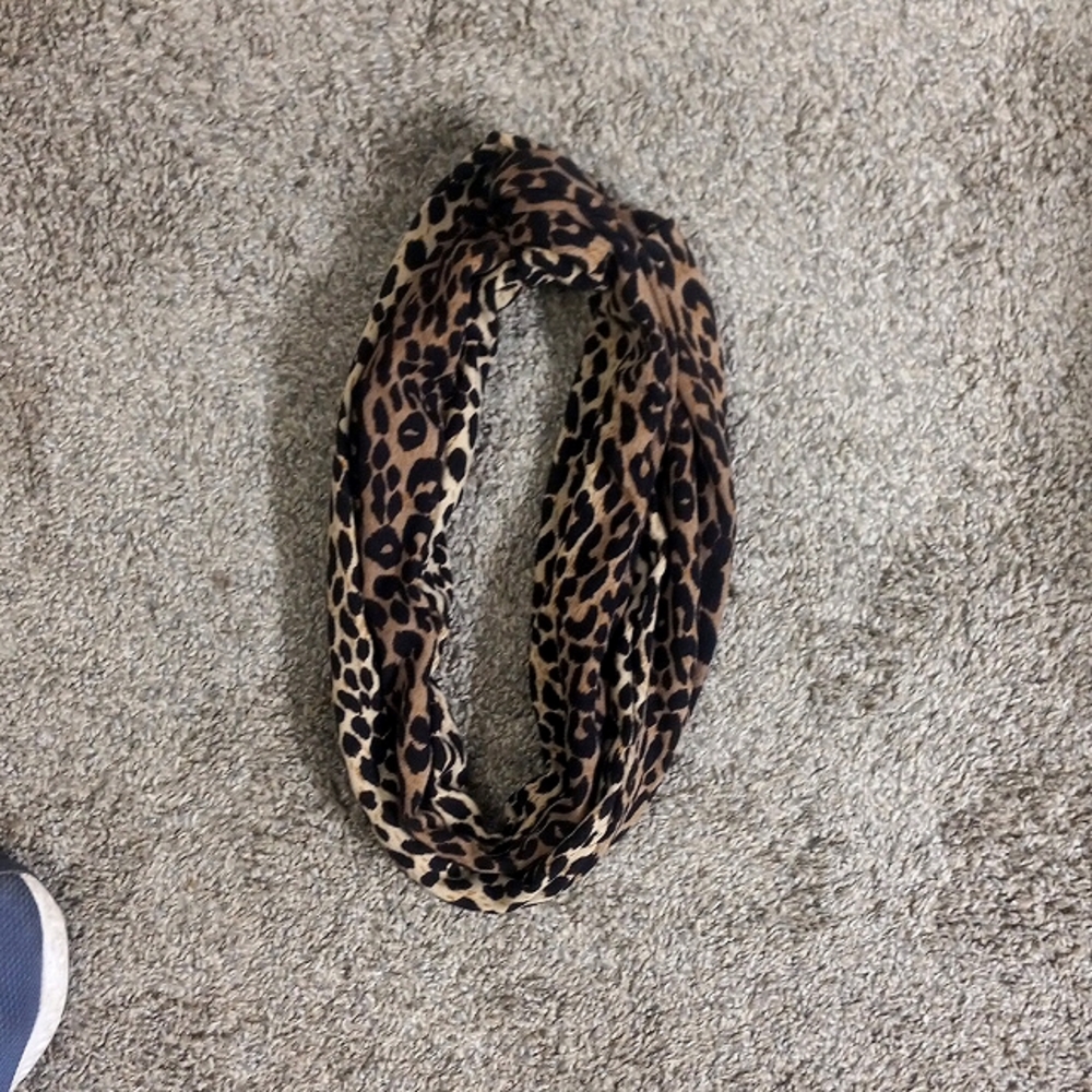 🏷3/$15 Scarf
